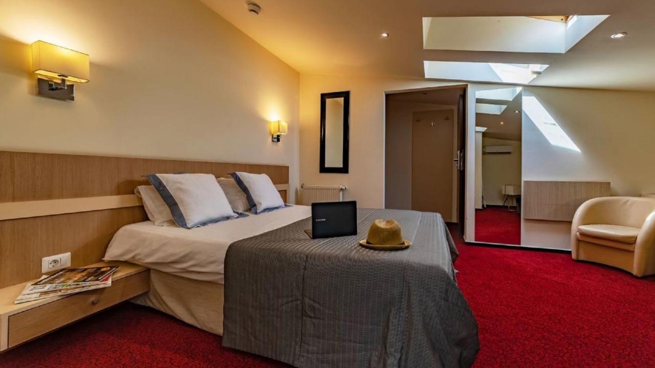Trianon 3*