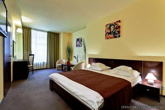 Trianon 3*